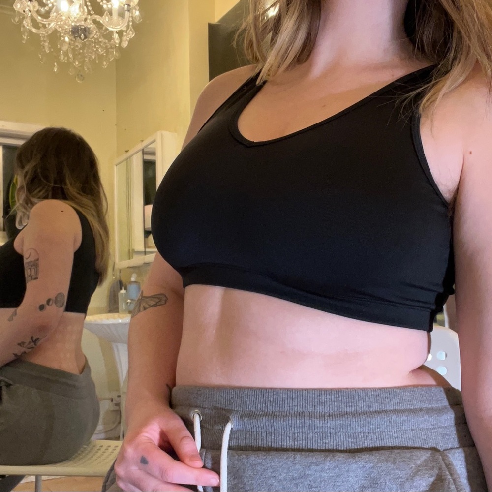 black sports bra